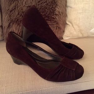 Naturalizer faux swede wedges